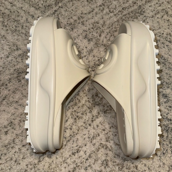 GUCCI Women's GG Print Platform Slide Sandals Off White size 10US/40EU - Picture 4 of 16